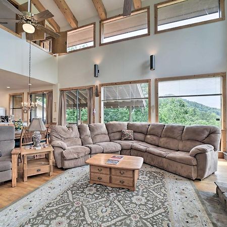 Vibrant Bryson City Home With Mtn Views And Deck! Buitenkant foto