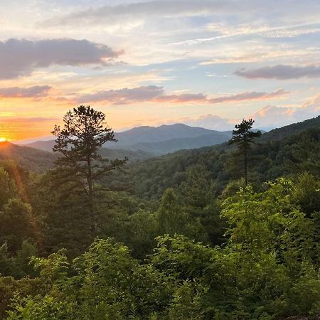 Vibrant Bryson City Home With Mtn Views And Deck! Buitenkant foto