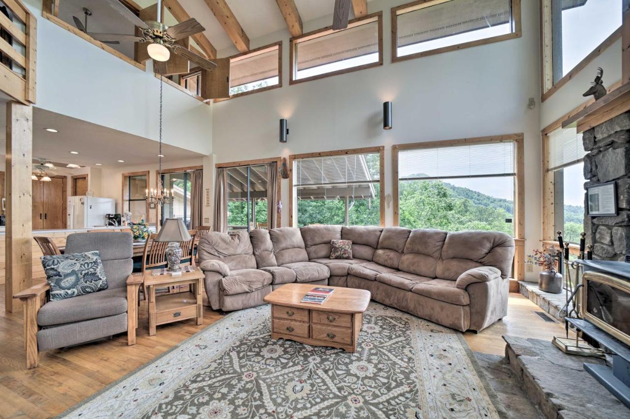 Vibrant Bryson City Home With Mtn Views And Deck! Buitenkant foto