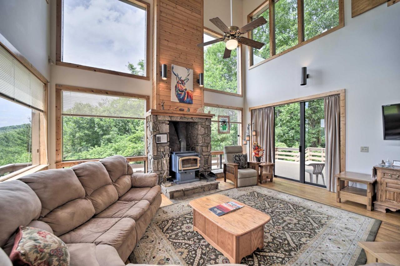 Vibrant Bryson City Home With Mtn Views And Deck! Buitenkant foto