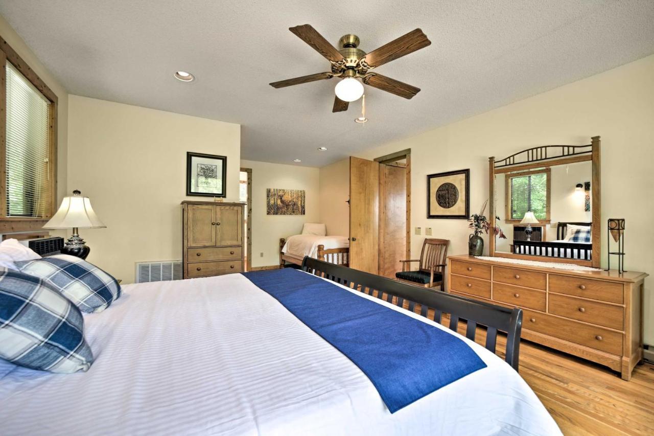 Vibrant Bryson City Home With Mtn Views And Deck! Buitenkant foto