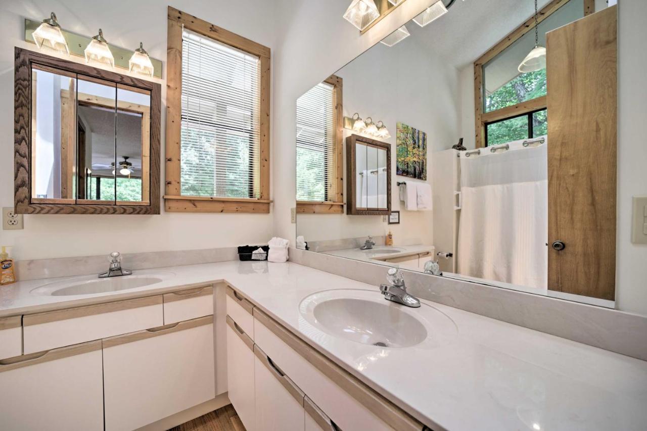 Vibrant Bryson City Home With Mtn Views And Deck! Buitenkant foto