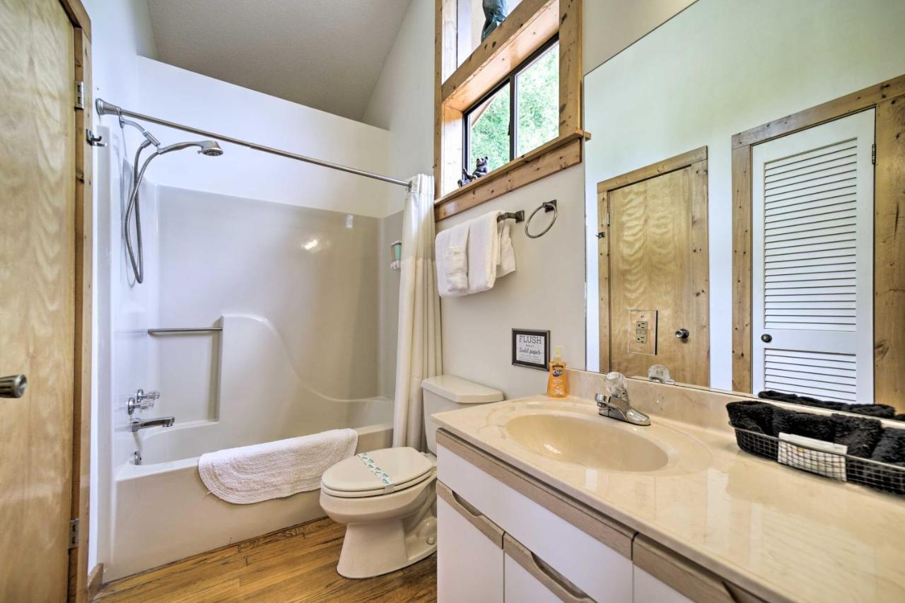 Vibrant Bryson City Home With Mtn Views And Deck! Buitenkant foto