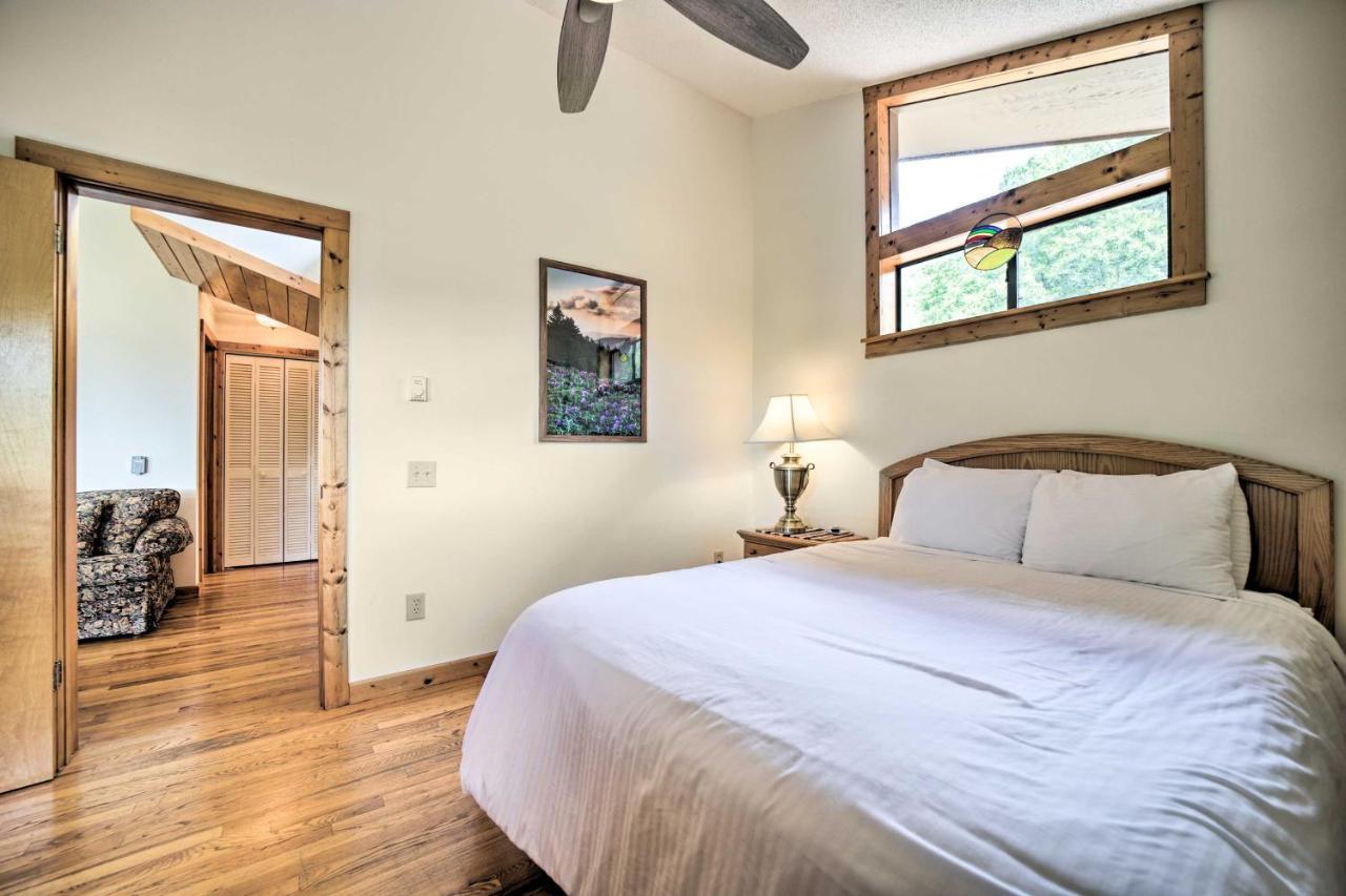 Vibrant Bryson City Home With Mtn Views And Deck! Buitenkant foto