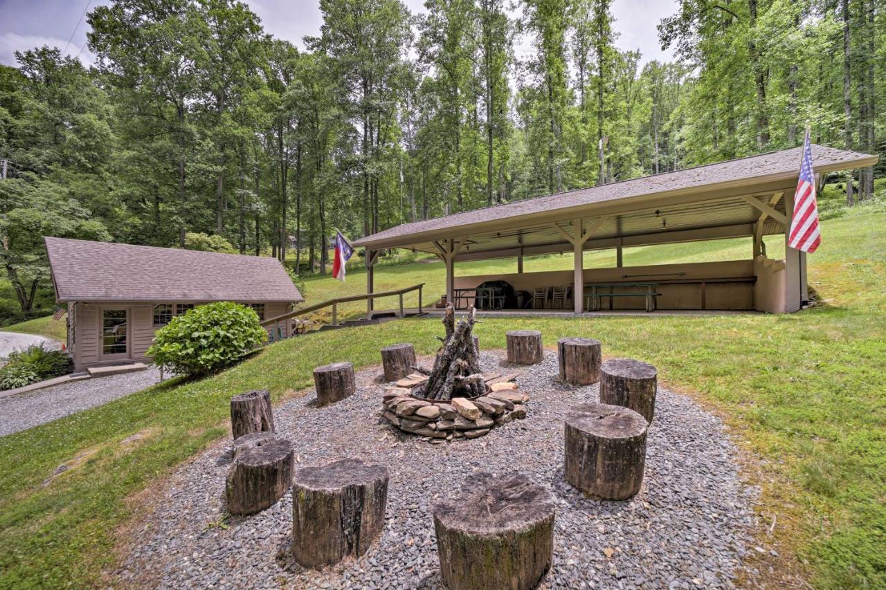 Vibrant Bryson City Home With Mtn Views And Deck! Buitenkant foto