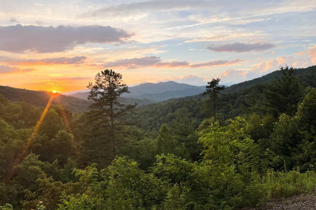 Vibrant Bryson City Home With Mtn Views And Deck! Buitenkant foto